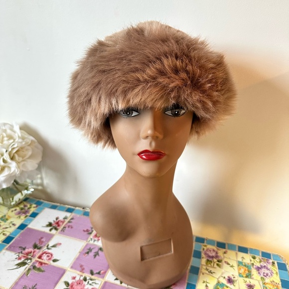 Elegant Brown Cream Faux Fur Hat - Picture 1 of 7